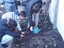 Plantação de culturas variadas pelos alunos do Eco-Clube com ajuda de transplantadores e de pás de mão.
