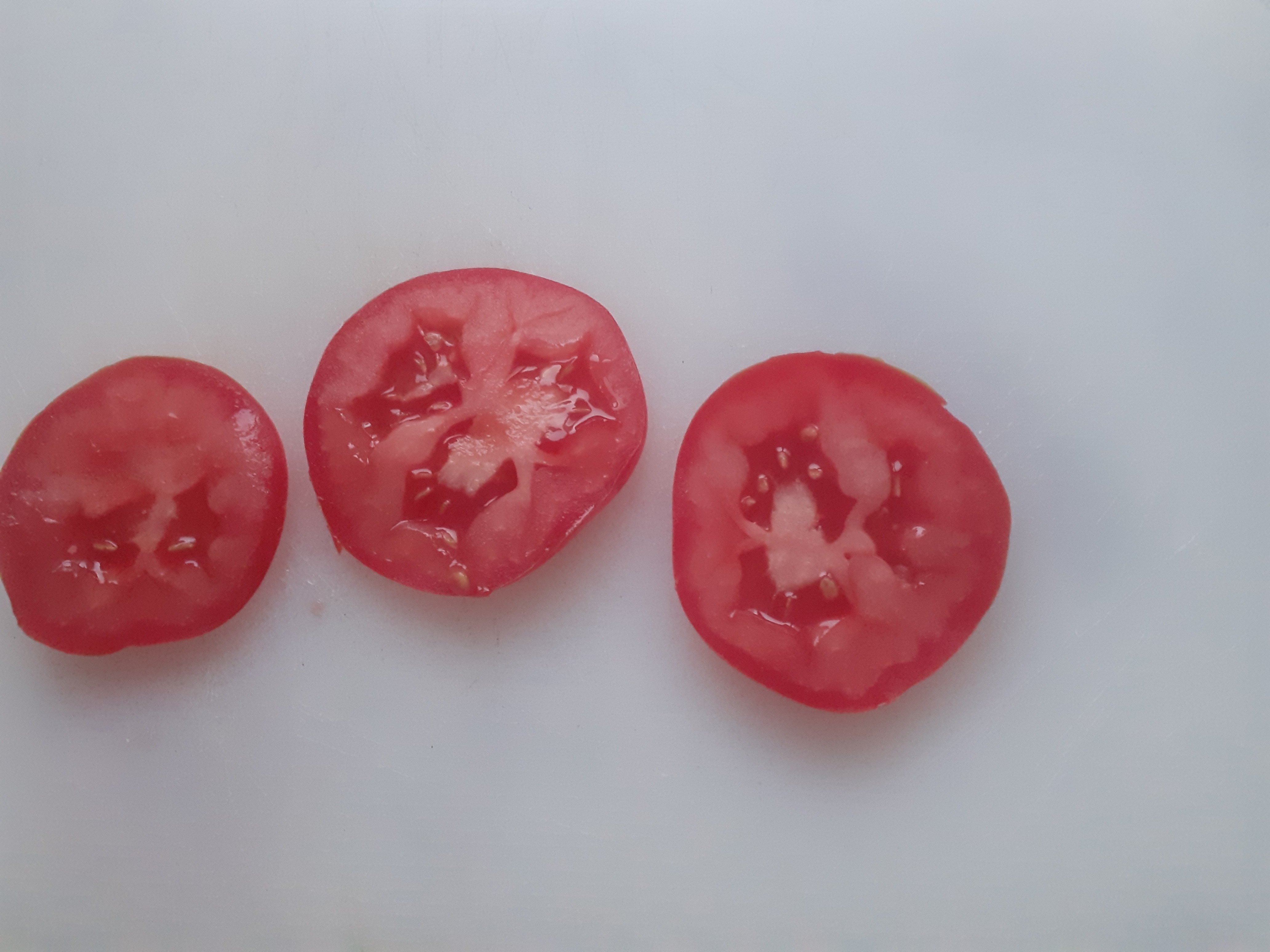 Cortamos o tomate