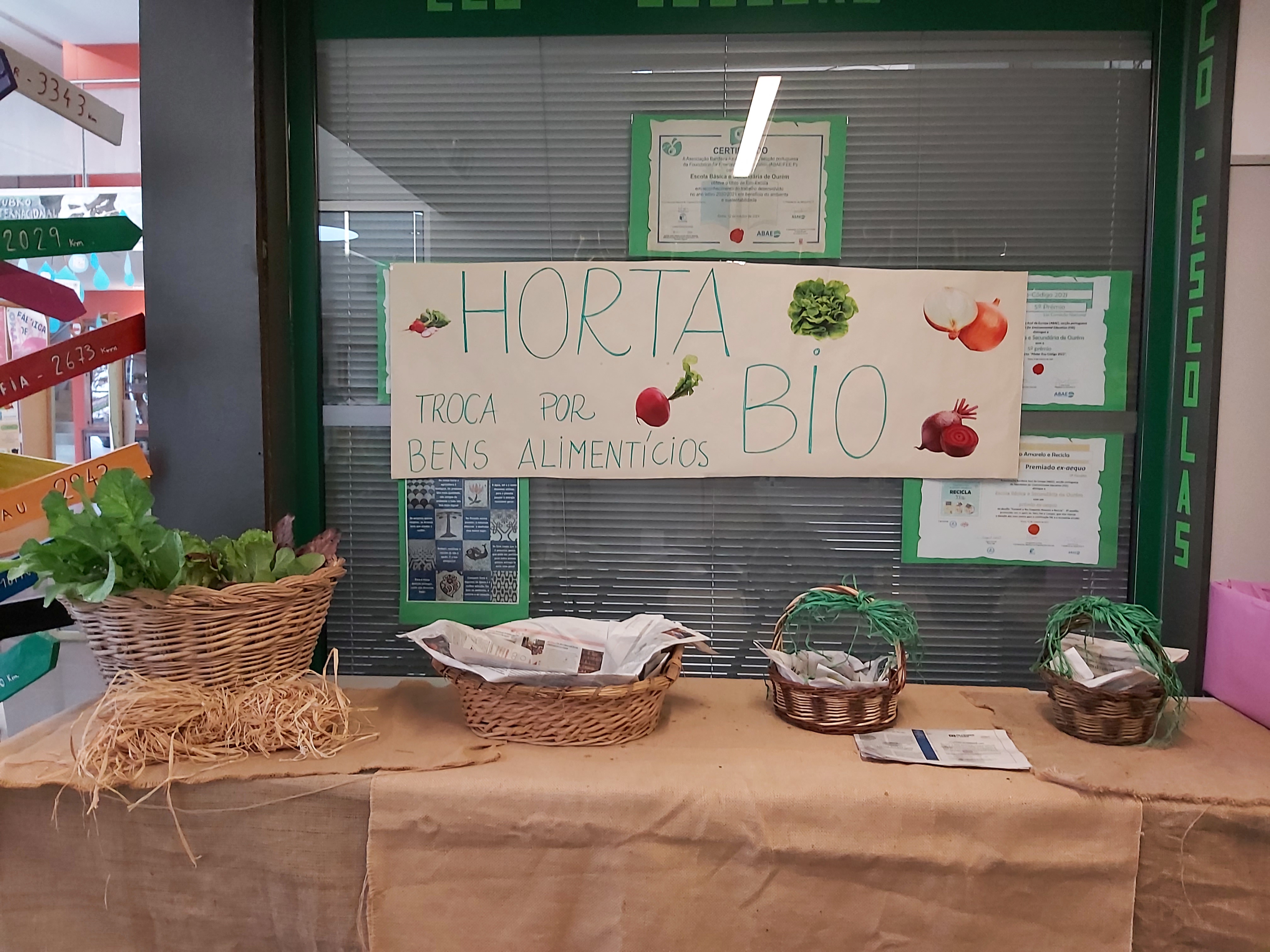 Banca Horta-Bio de troca por bens alimentícios